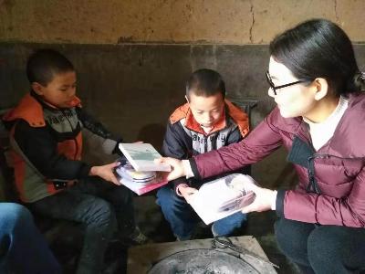 县医疗保障局开展“关爱未成年人成长”志愿服务