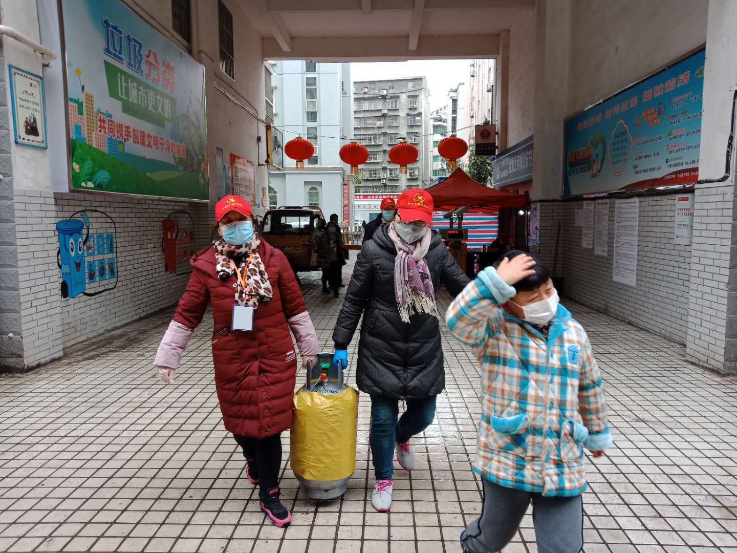 竹山县新时代文明实践中心聚力“战疫”