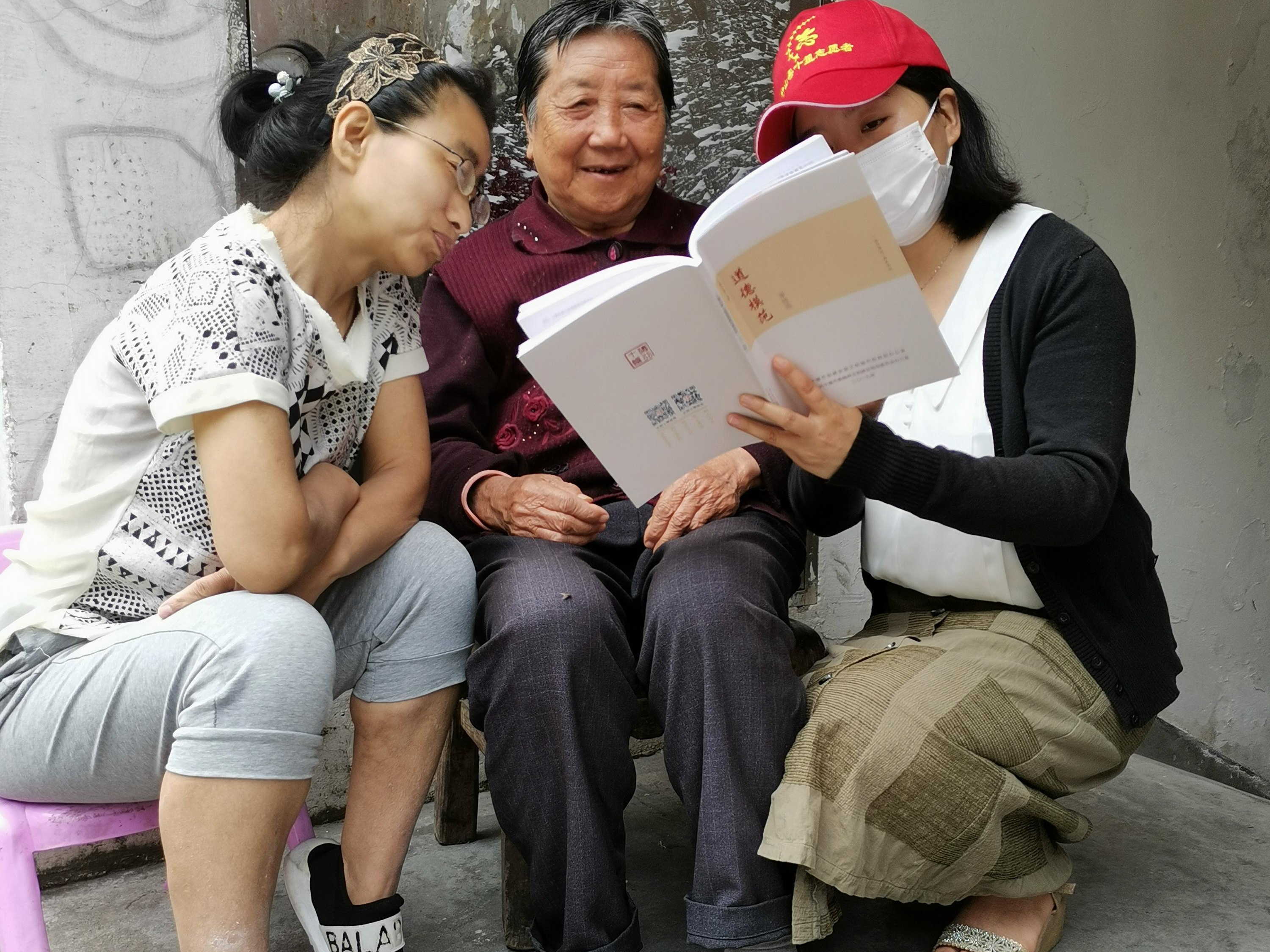 县委党校：道德模范事迹宣讲进小区